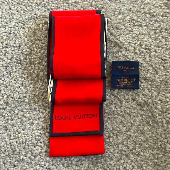 LOUIS VUITTON
Silk Monogram Trunks Bandeau Brown - Picture 5 of 6